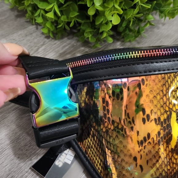 Iridescent Fanny pack - Picture 3 of 6